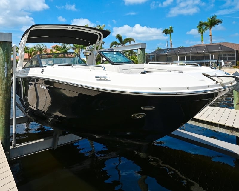 Multi-Day 30' Bowrider Boat Rental in Cape Coral