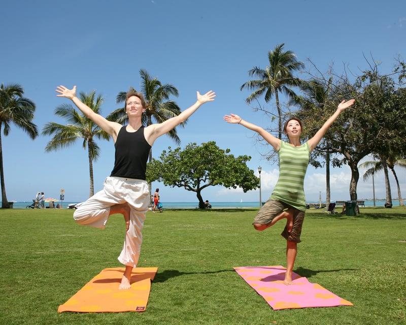 Private Family Partner Yoga Class in Waikiki