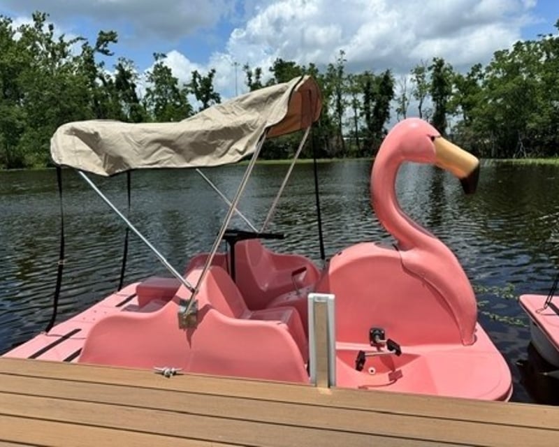 Flamingo Electric Boat Rental on Lake Latigo, West Monroe