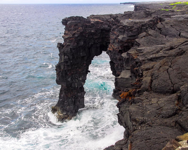 Geologist-Led Hawaiʻi Volcanoes National Park Tour from Kona