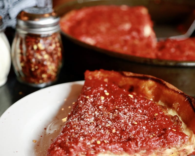 Explore Downtown Chicago on a 3-Hour Pizza Walk