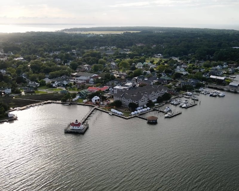 Candlelight Historic Walking Tour in Manteo
