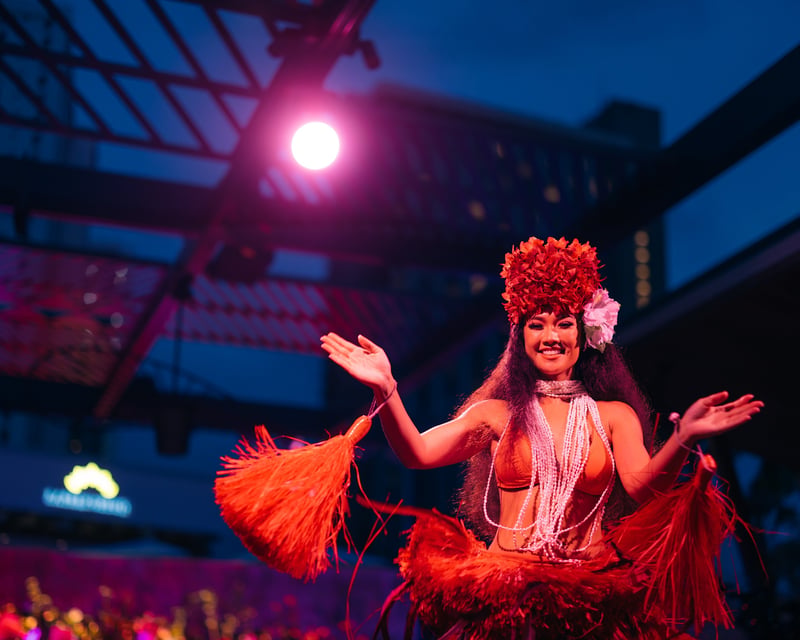 VIP Luau Dinner Show with Fireknife Dance in Waikiki