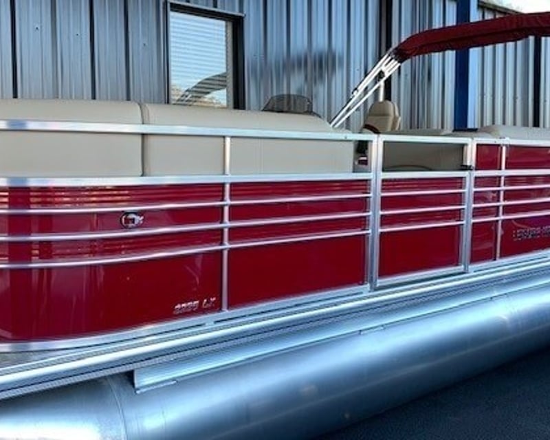 22' Pontoon Boat Rental in Bumpus Mills