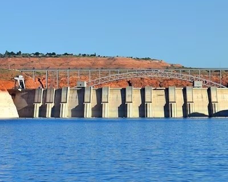 90-Minute Cruise to Glen Canyon Dam From Page
