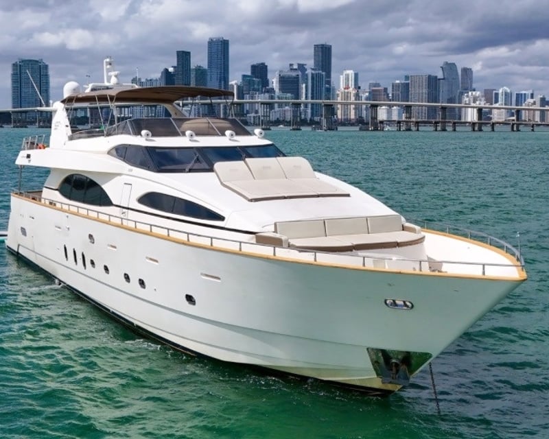 Private Luxury Yacht Charter with Jacuzzi in Miami