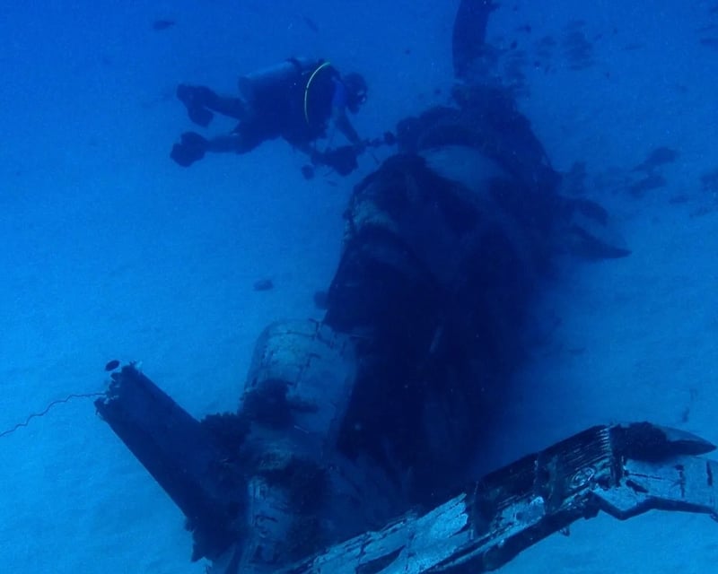 Advanced 2-Tank Wreck & Reef Scuba Dive in Honolulu