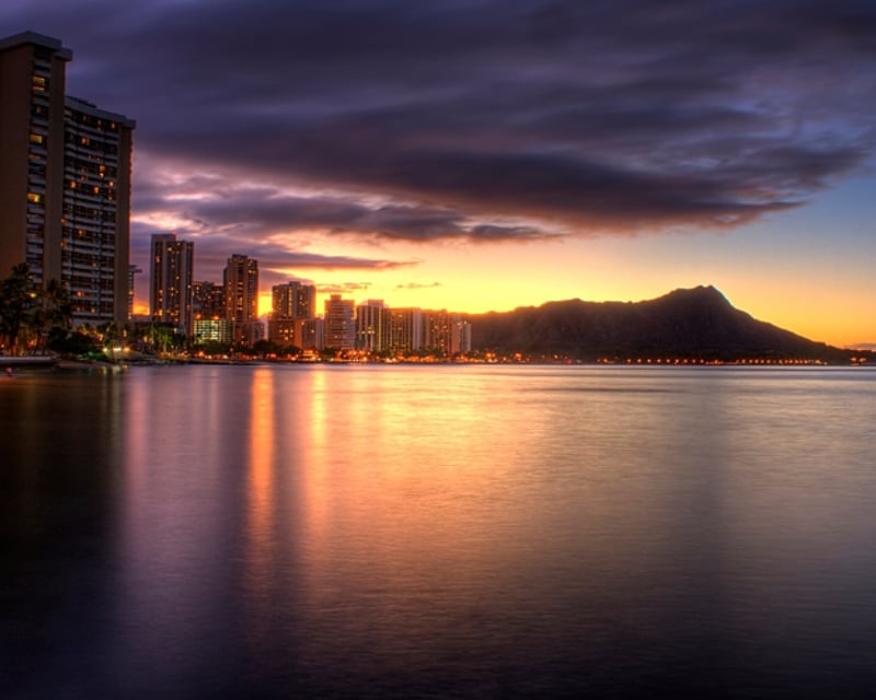 Morning Oahu Cruise with Onboard Chef Breakfast