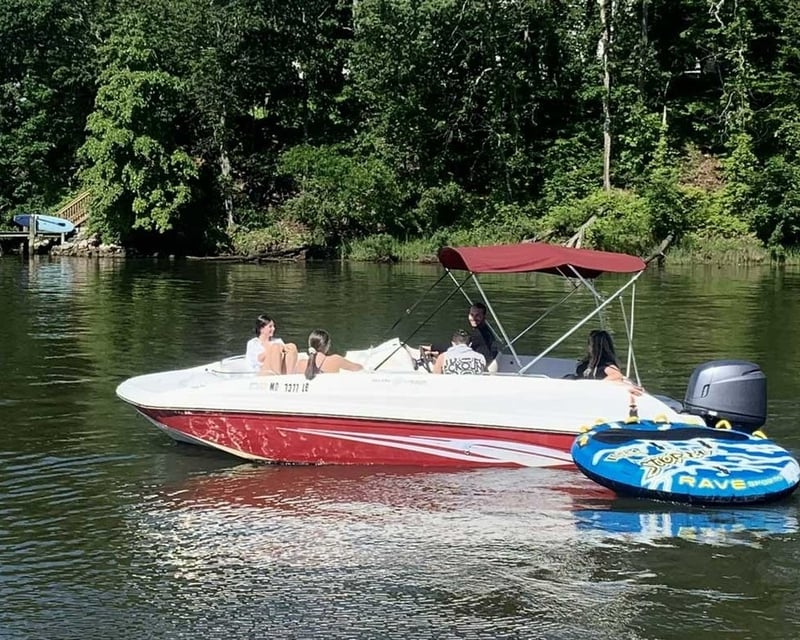 19' Hurricane Boat Rental in Edgewater