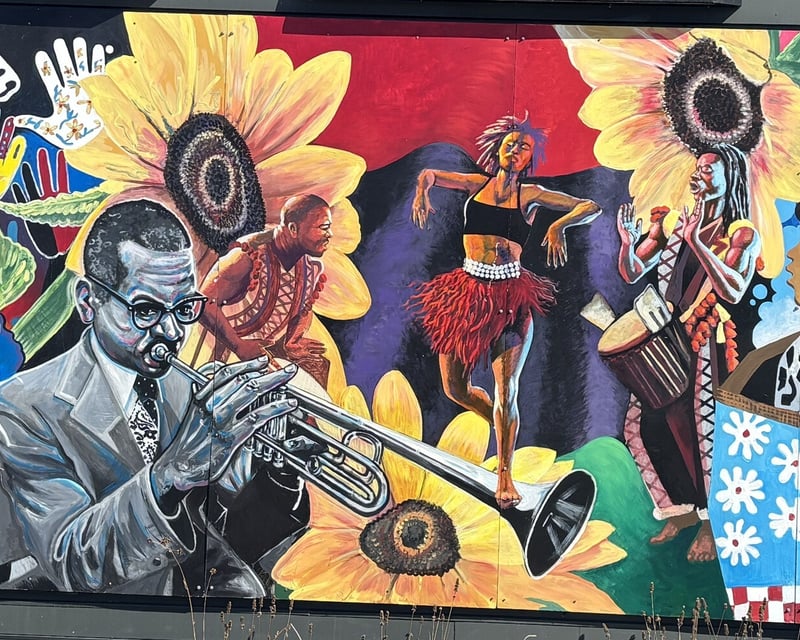 Bronzeville & Harambee Mural Bus Tour in Milwaukee