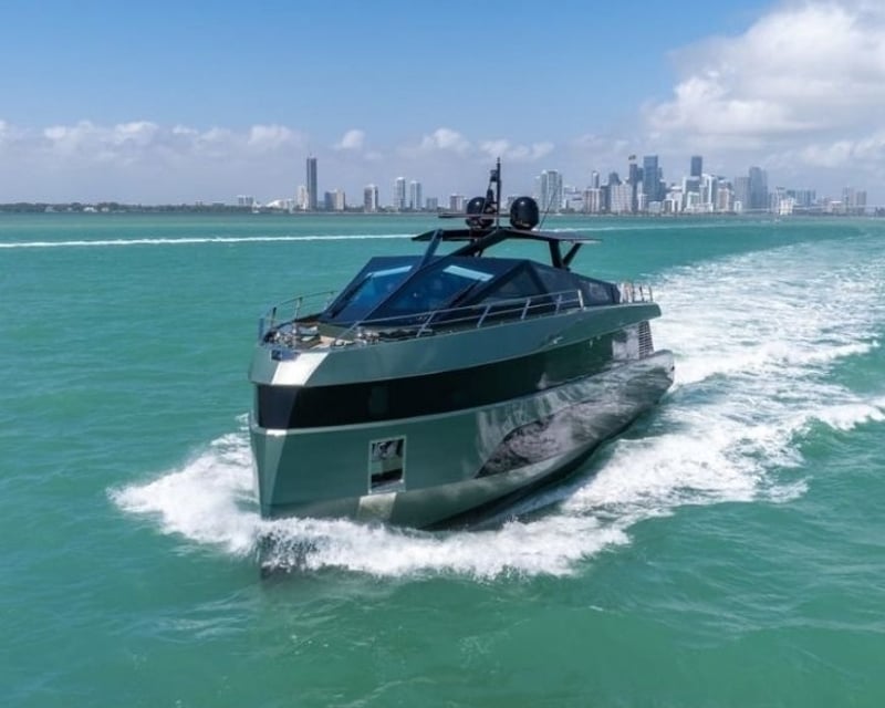 Private Luxury Yacht Charter in Miami Beach