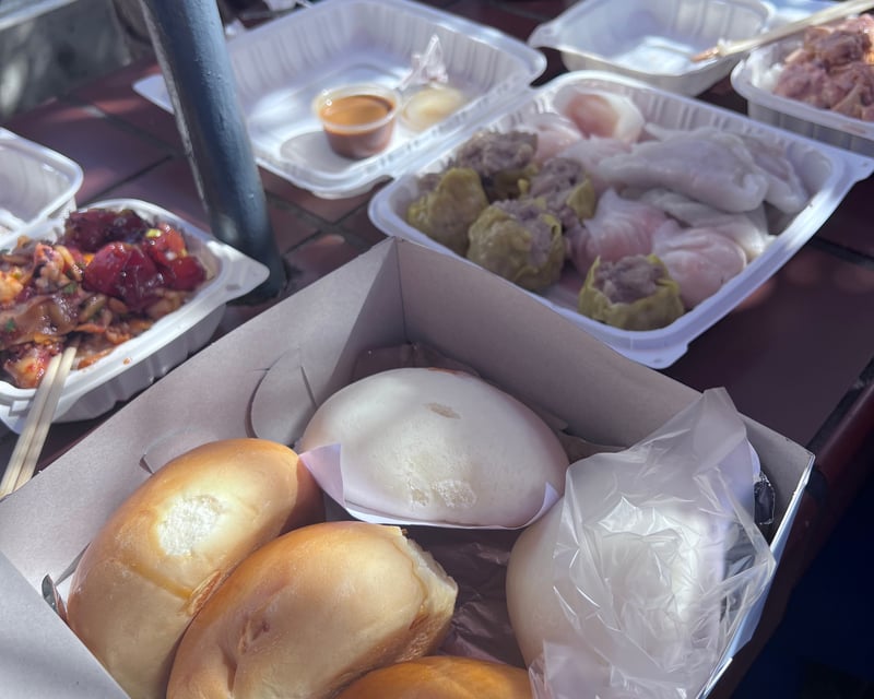 Oahu Local Food Tour of Hidden Gems & Food Trucks