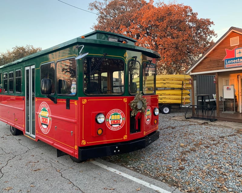 Kayak & Trolley Tour at Grapevine Lake
