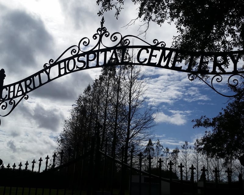 Night Cemetery Bus Tour in New Orleans