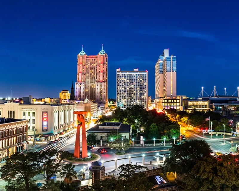 Night Tour & River Walk Boat Cruise in San Antonio