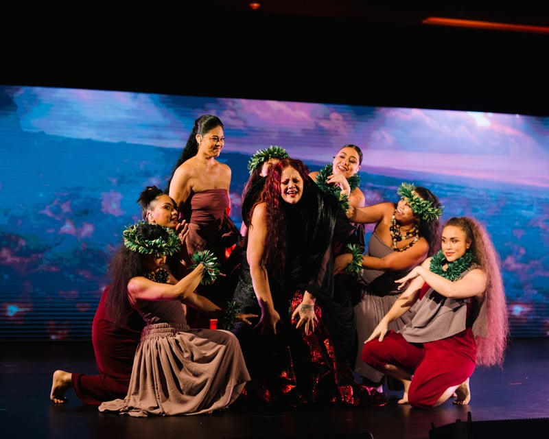 Hiʻiaka Hawaiian Musical Dinner Show in Kapolei
