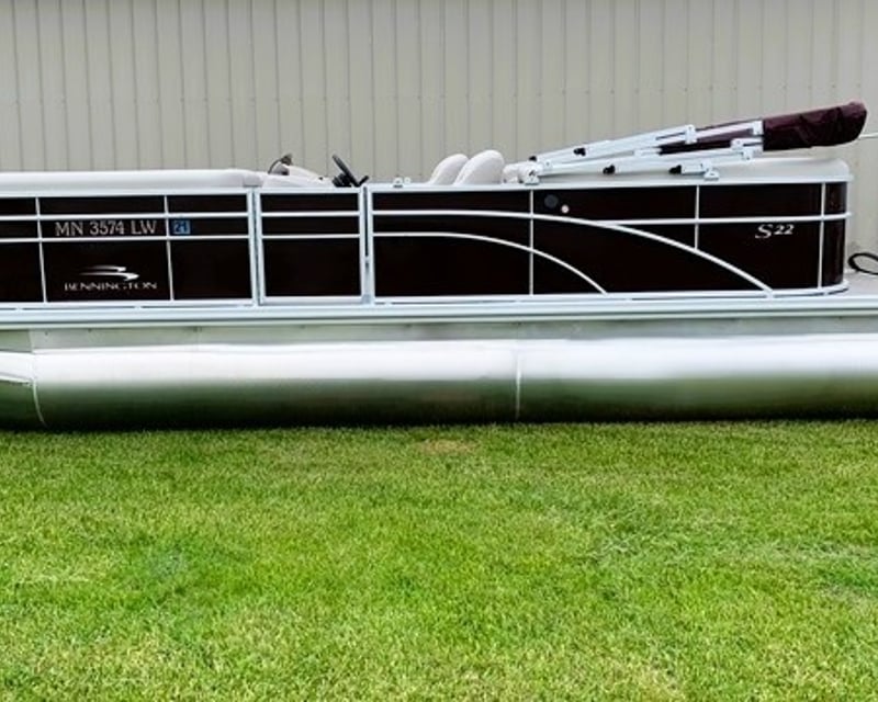 22' Pontoon Rental in Battle Lake