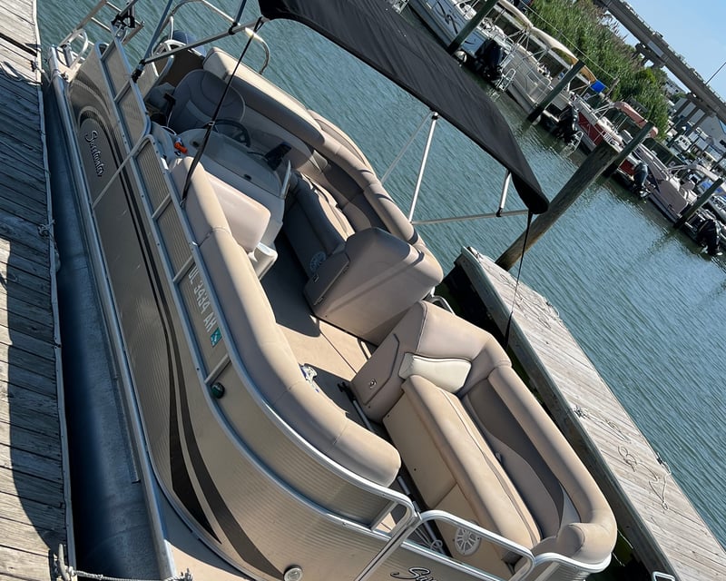 22' Pontoon Boat Rental in Sea Isle City