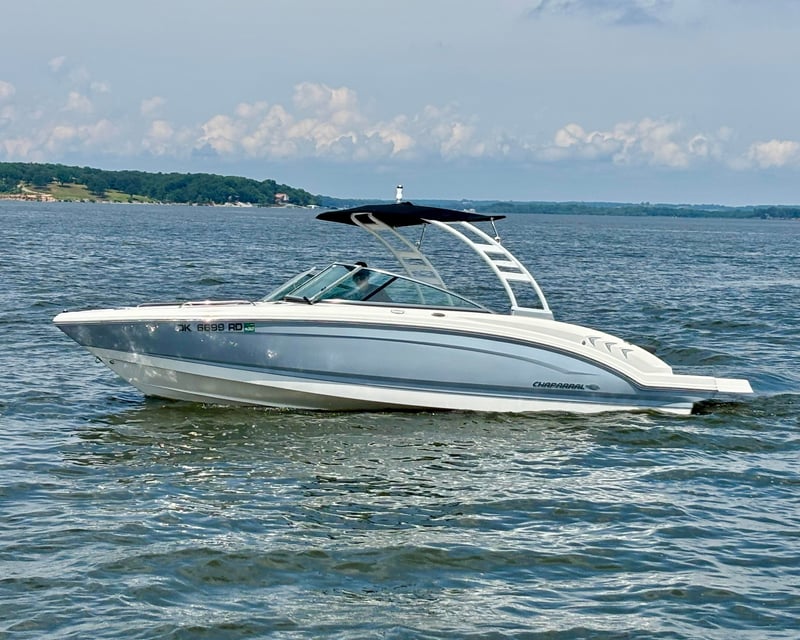 23' Ski Boat Rental for Watersports in Afton, OK