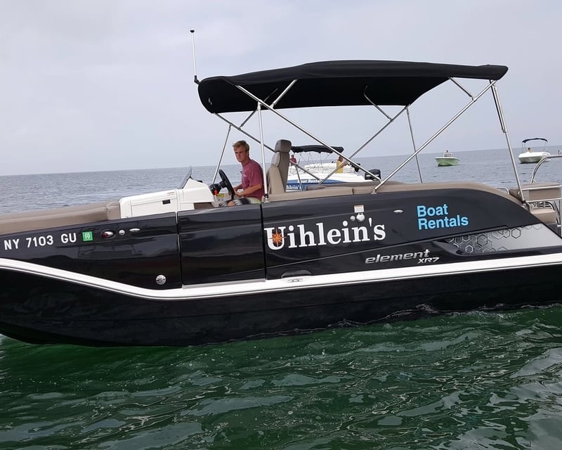 26' Boat Rental on Lake Montauk