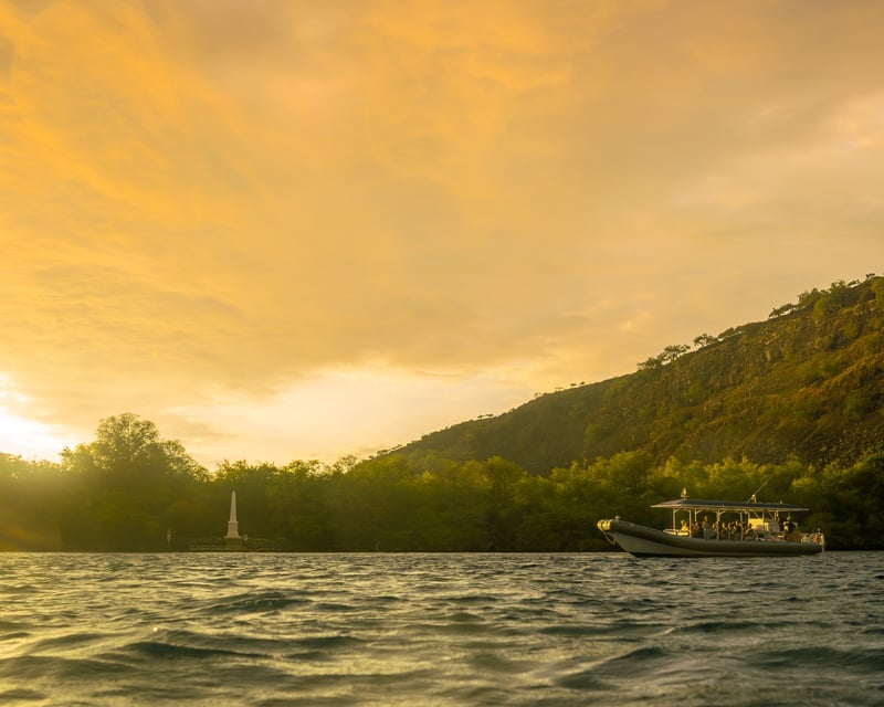 Kailua-Kona Sunset Cruise Aboard a 41' Super Raft