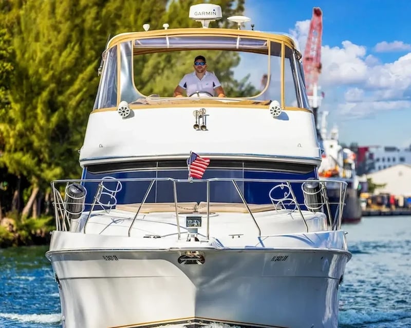 41' Yacht Charter on Biscayne Bay in Miami