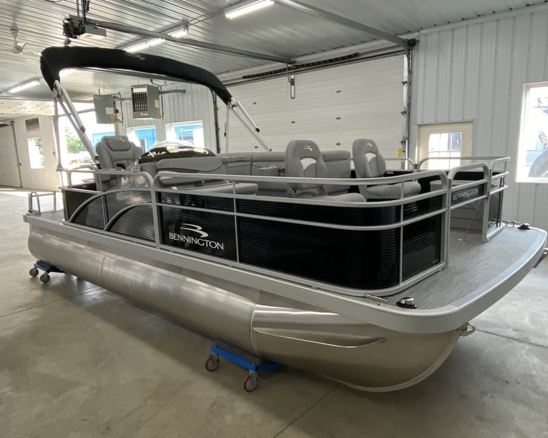 20' Fishing Pontoon Rental in Mercer