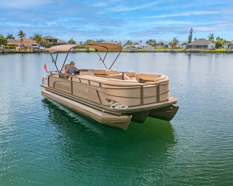 27' Boat Rental in Cape Coral
