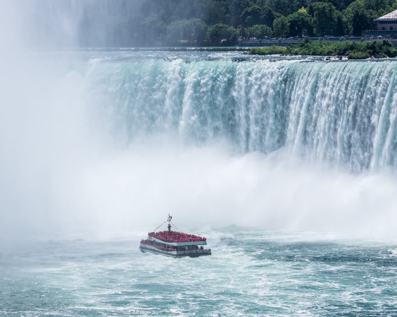 Niagara Falls Guided Day Tour With Seasonal Cruise