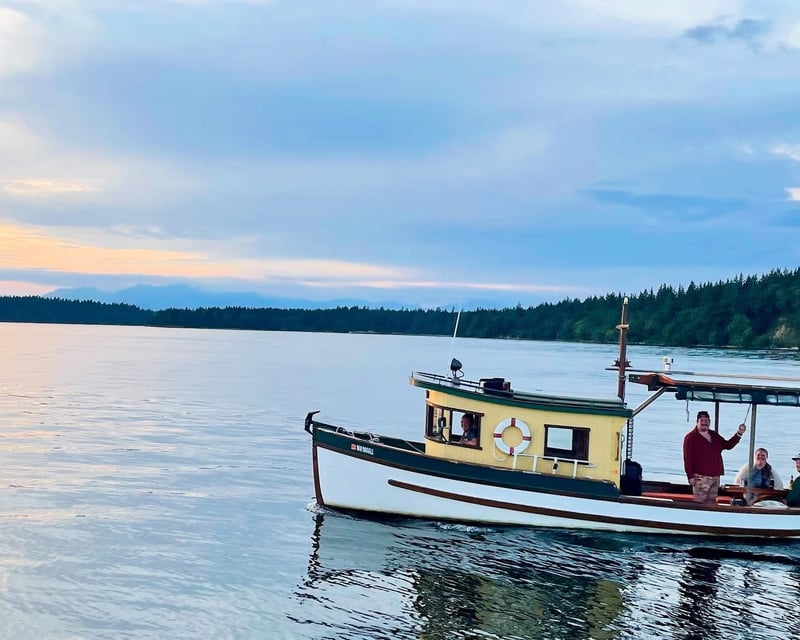 Private Fall & Winter Trawler Cruise in Olympia