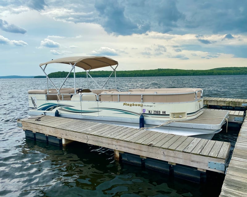 24' Pontoon Boat Rental on Lake Wallenpaupack