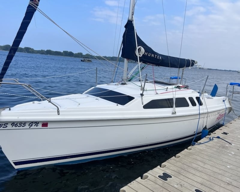 Sail Sturgeon Bay on a 24' Hunter Rental