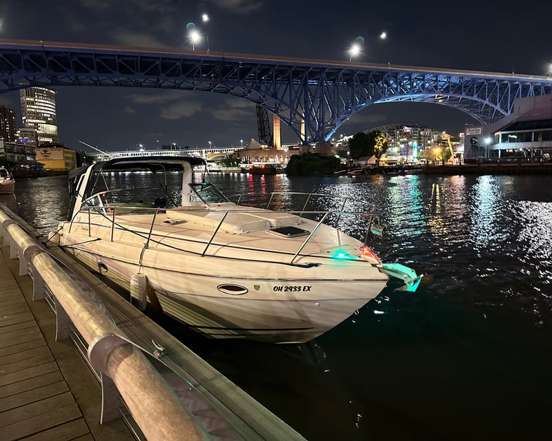 33' Yacht Charter in Cleveland