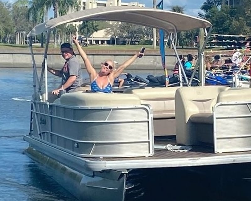 Cruise Tampa Bay on a 22' Pontoon Rental