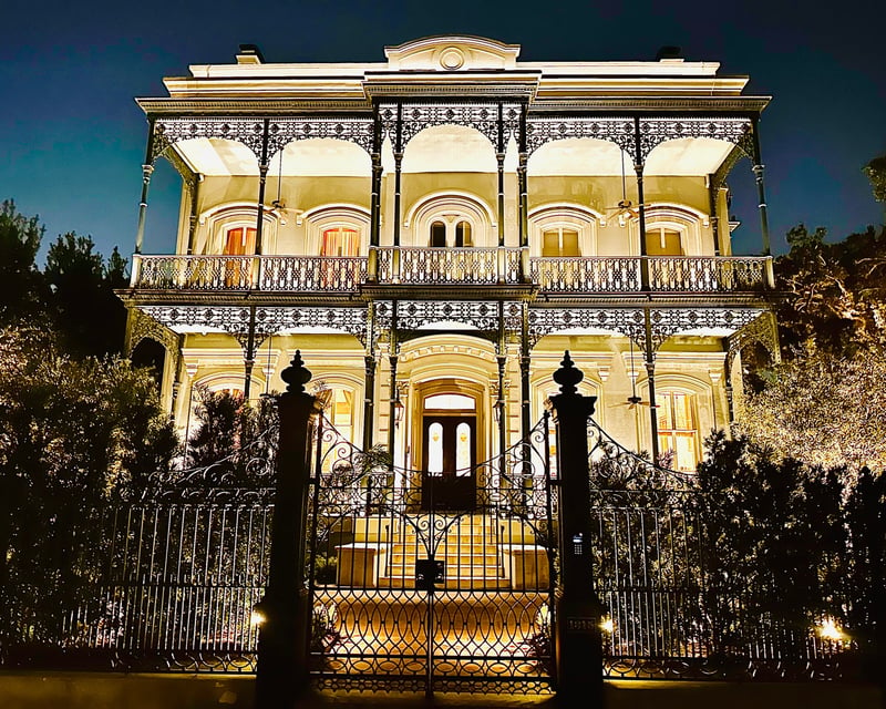 Garden District Architecture Walking Tour in New Orleans