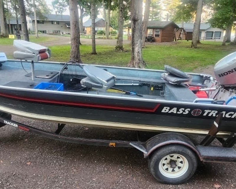 Mercer 16' Bass Fishing Boat Rental