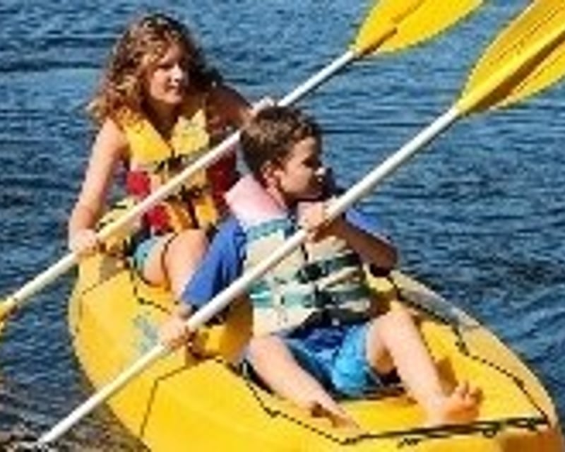 Single Kayak Rental on the Lake in Bumpus Mills, TN