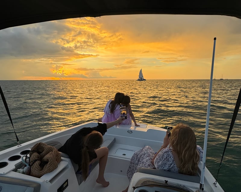 Full-Day Private Powerboat Charter & Snorkeling in Key West