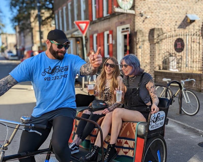 Bar Tour in Savannah's Historic District With 6 Stops