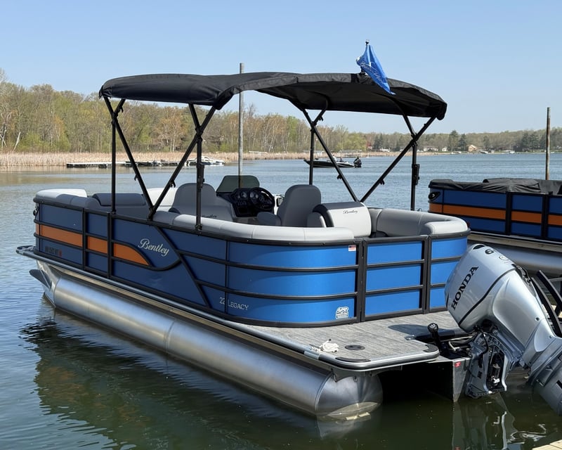 Pelican Lake 23' Pontoon Rental