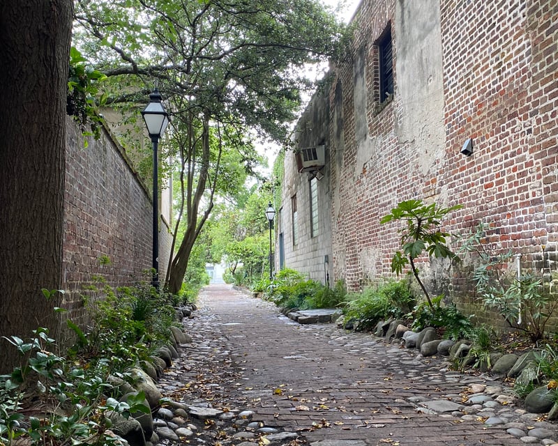 Late-Night Charleston Ghost Tour with Philadelphia Alley
