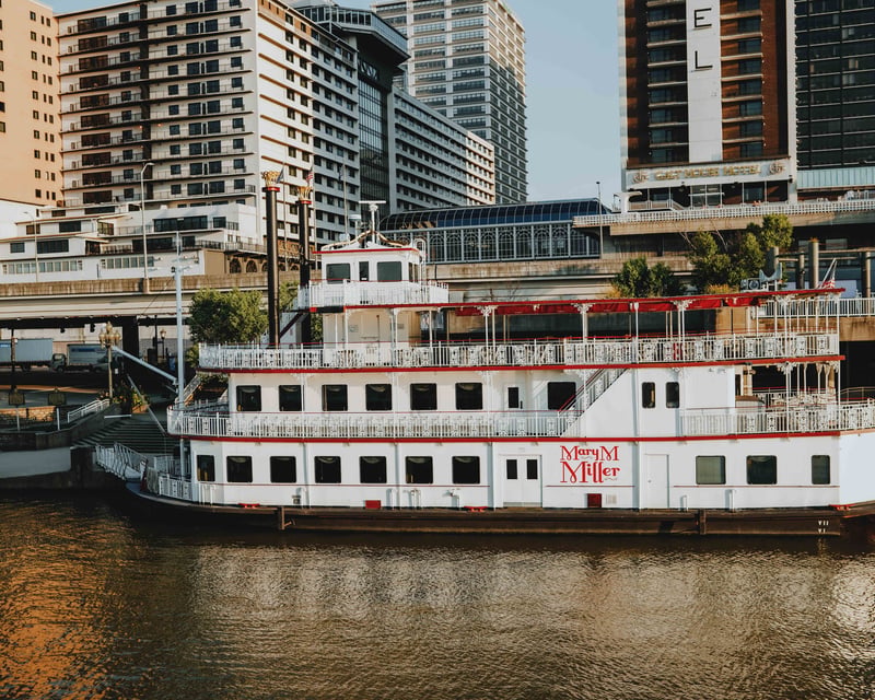 Evening Ohio River Riverboat Cruise in Louisville