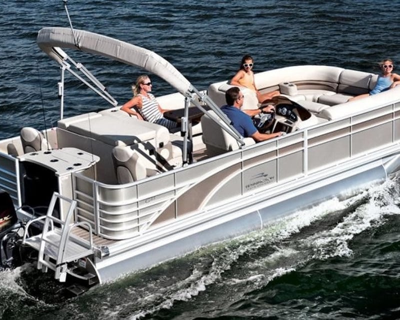 4-Hour Pontoon Boat Rental on Okauchee Lake