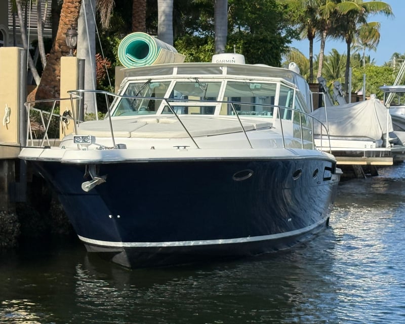 40' Yacht Charter in Pompeno Beach