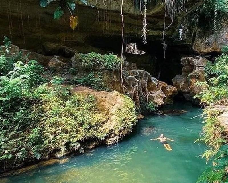 Arenales Cave River Caving Tour in Puerto Rico