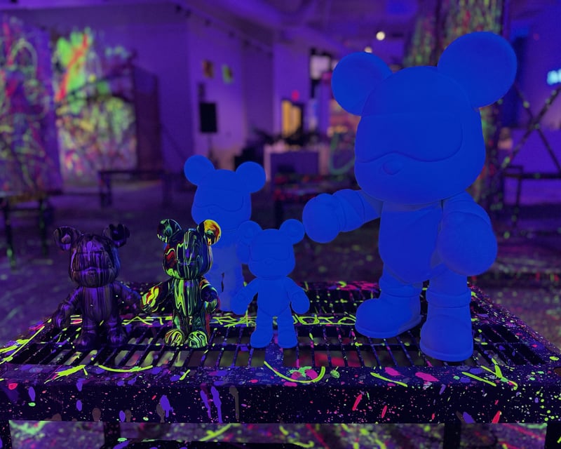 Glow Fluid Art Bear Painting Class in Santa Monica