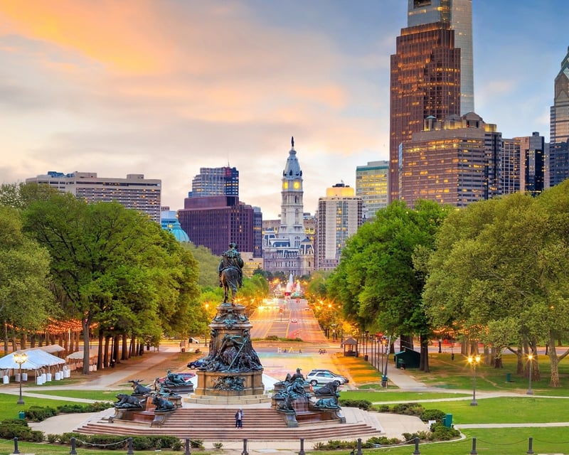 Philadelphia & Amish Country Guided Tour From NYC