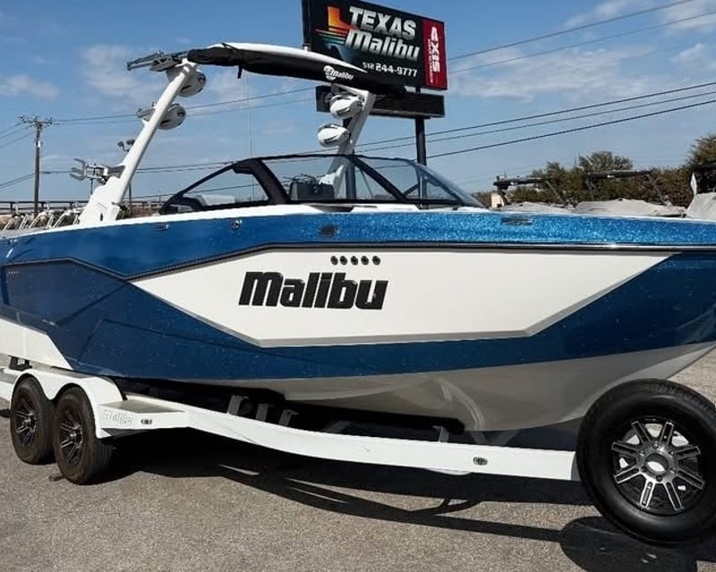 Malibu Wakesurf & Wakeboard Charter on Lake Austin