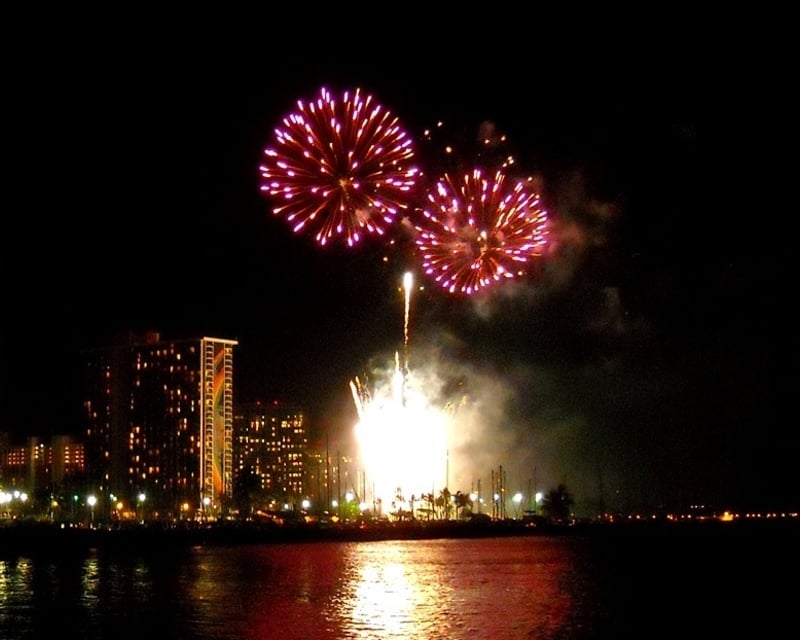 Waikiki Friday Night Fireworks Cruise