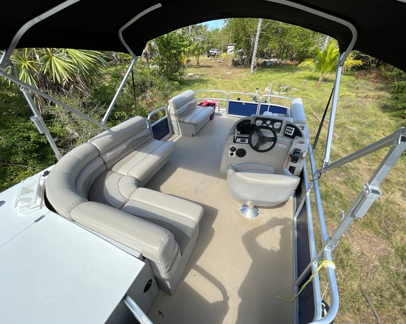 20' Pontoon Rental in Cudjoe Key